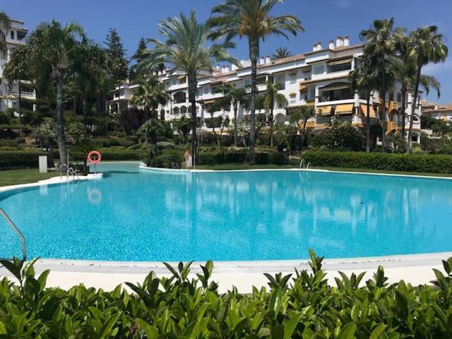 Hacienda Nagueles 1, 2 Bed 2 Bath, Large Terrace 400M From Beach Marbella Eksteriør billede